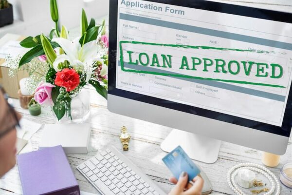 Online Lenders vs. Brick-and-Mortar: Pros and Cons for £1000 Loans with Bad Credit